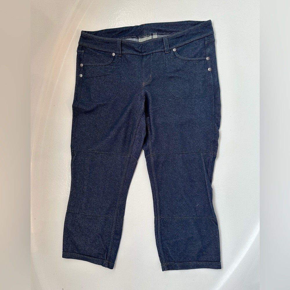 Ladies Athleta denim look cropped pants M